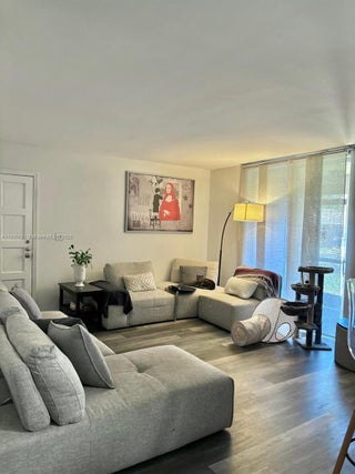 Photo of Listing #A11805631