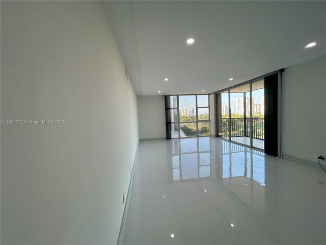 5 of 17 - 20335 W Country Club Dr 903, Aventura, FL