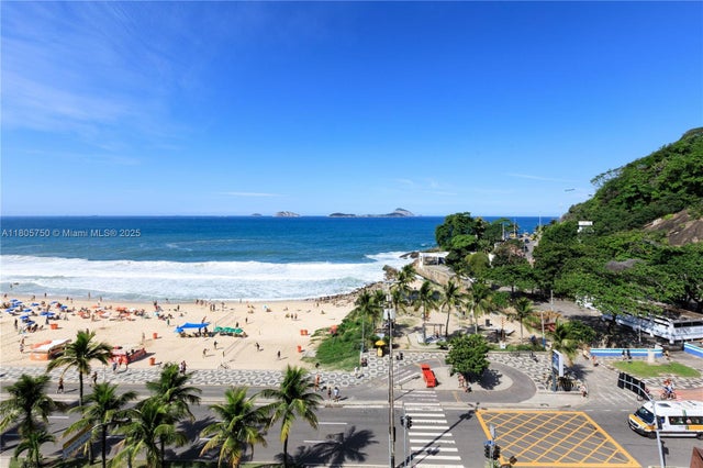 2 of 43 - 1222 Av Delfim Moreira Cob 1, ,