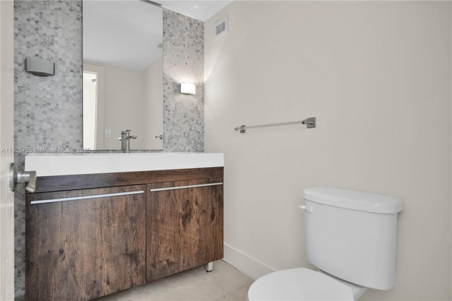5 of 20 - 5660 Collins Ave 15b, Miami Beach, FL