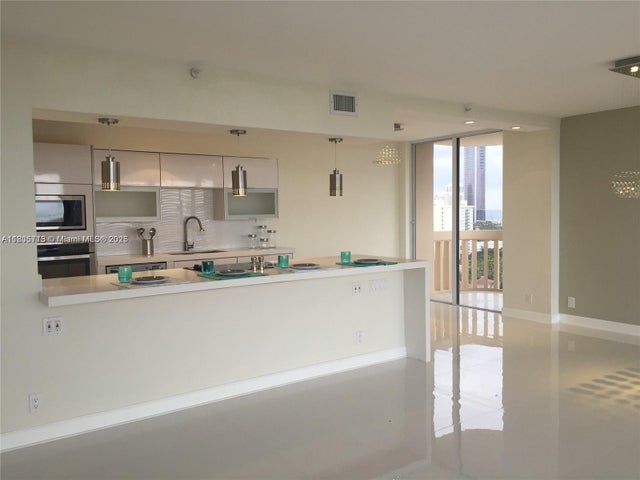 2 of 29 - 19707 Turnberry Way 18d, Aventura, FL