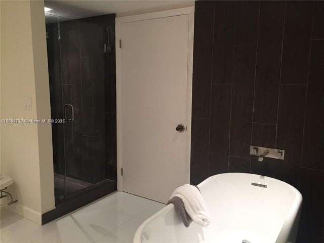 5 of 29 - 19707 Turnberry Way 18d, Aventura, FL