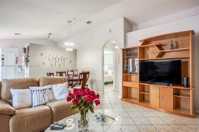 4 of 32 - 14117 Sw 149th Ave, Miami, FL