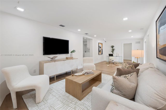 4 of 25 - 2735 Sw 19th St, Miami, FL