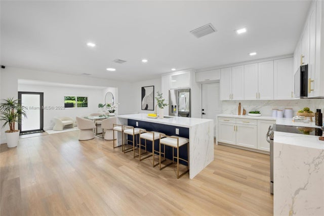 5 of 25 - 2735 Sw 19th St, Miami, FL