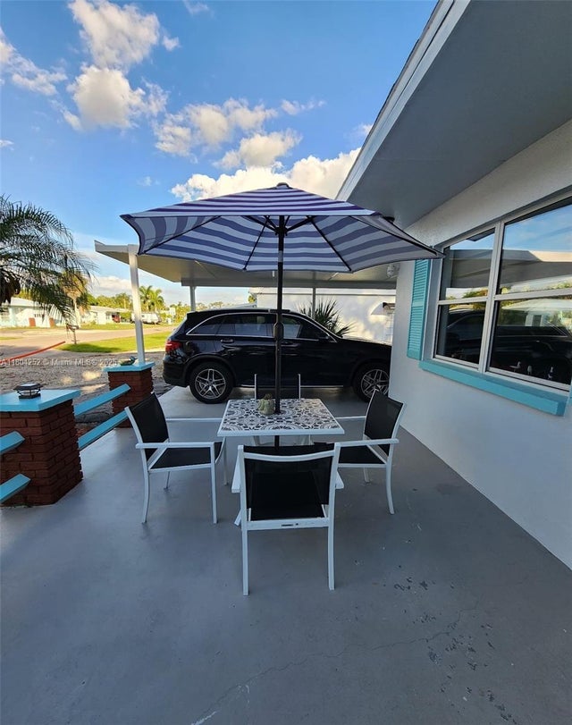 2 of 28 - 812 Lake Mcgregor Dr, Fort Myers, FL