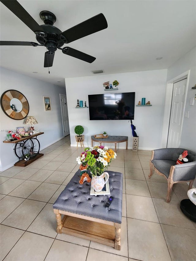 3 of 28 - 812 Lake Mcgregor Dr, Fort Myers, FL