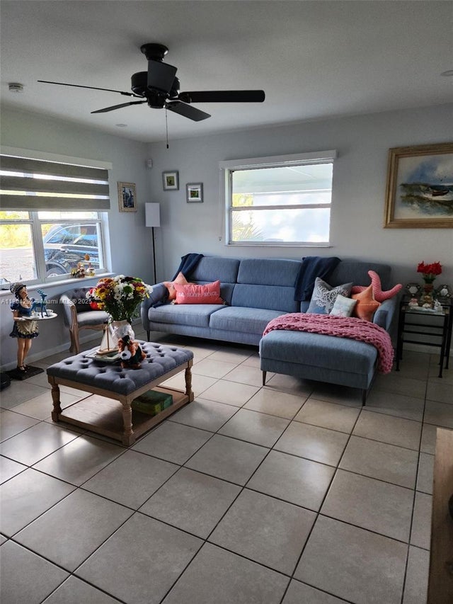 4 of 28 - 812 Lake Mcgregor Dr, Fort Myers, FL