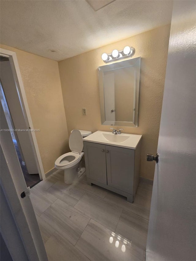 4 of 10 - 2999 Nw 48th Ave 245, Lauderdale Lakes, FL