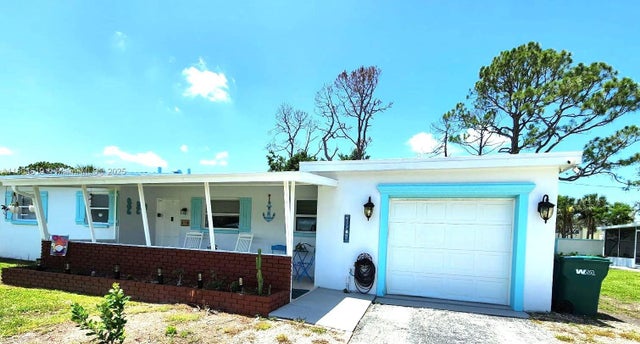 1 of 34 - 818 Lake Mcgregor Dr, Fort Myers, FL
