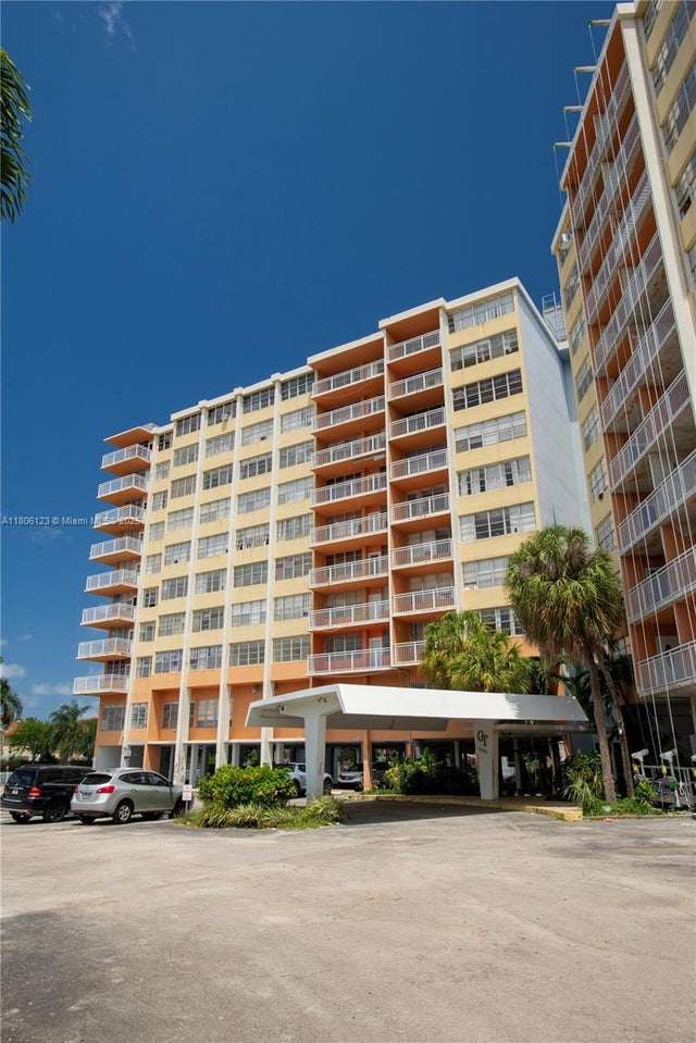 3 of 23 - 2025 Ne 164th St 301, North Miami Beach, FL