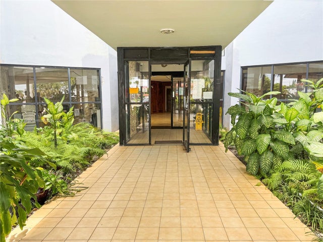 4 of 23 - 2025 Ne 164th St 301, North Miami Beach, FL