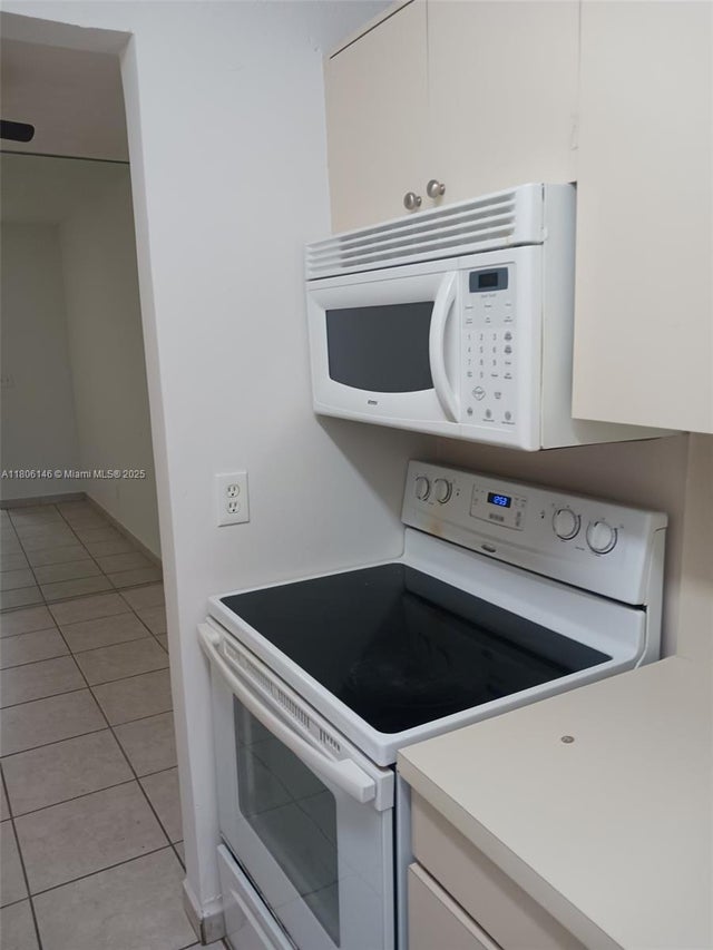 1 of 10 - 2700 Ne 135th St 30, North Miami, FL