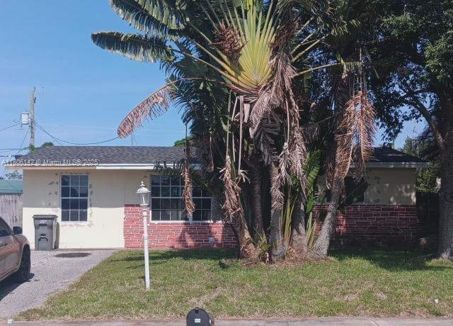 1 of 25 - 884 Montego Dr, West Palm Beach, FL