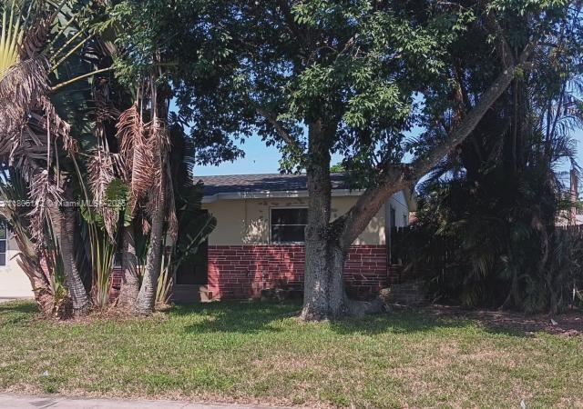 2 of 25 - 884 Montego Dr, West Palm Beach, FL