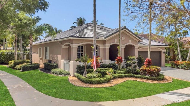 1 of 40 - 800 Lavender Cir, Weston, FL