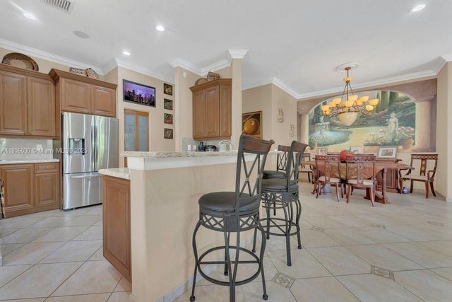 4 of 40 - 800 Lavender Cir, Weston, FL