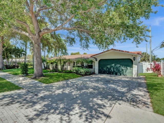 1 of 29 - 3401 Ne 21st Ave, Lighthouse Point, FL