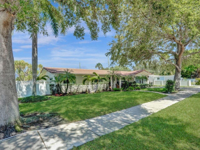 2 of 29 - 3401 Ne 21st Ave, Lighthouse Point, FL