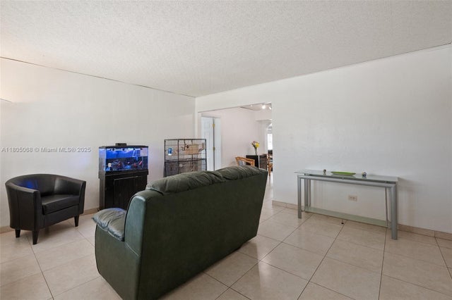 4 of 34 - 771 Swan Ave, Miami Springs, FL