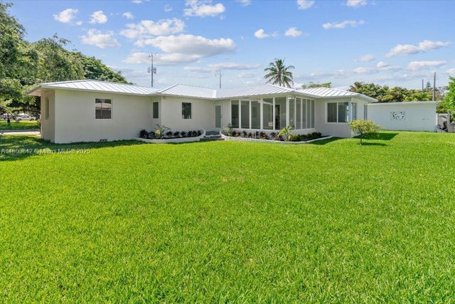 3 of 27 - 1459 Jefferson St, Hollywood, FL