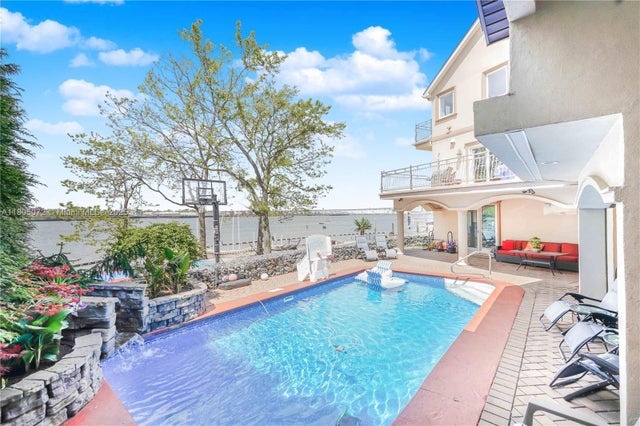 2 of 65 - 30 Aviva Ct, Staten Island, NY