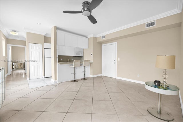 5 of 22 - 1559 Michigan Ave 303, Miami Beach, FL