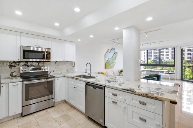 1 of 35 - 520 Brickell Key Dr A604, Miami, FL