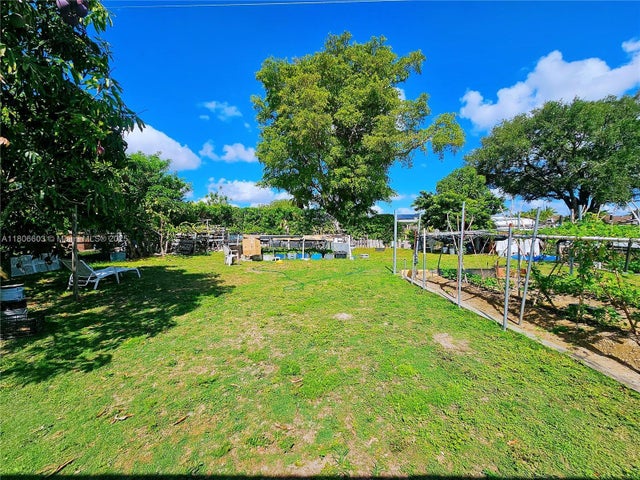 5 of 13 - 15600 Sw 106th Ave, Miami, FL