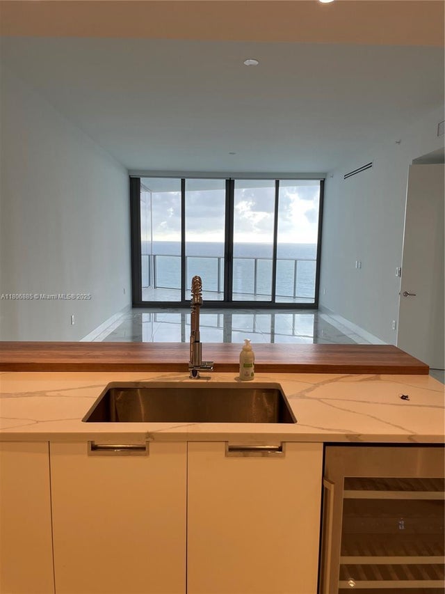 4 of 40 - 15701 Collins Ave 1603, Sunny Isles Beach, FL