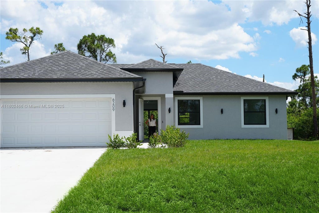 9016 E Justice Cir, La Belle
