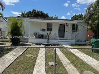 1 of 7 - 446 Nw 80th St, Miami, FL