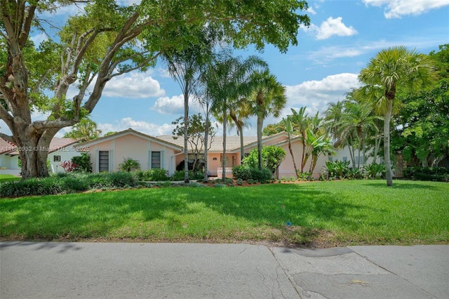 2 of 46 - 9620 E Calusa Club Dr, Miami, FL
