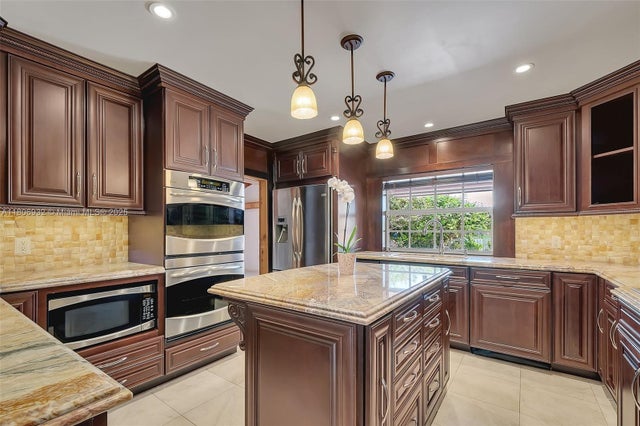 3 of 46 - 9620 E Calusa Club Dr, Miami, FL