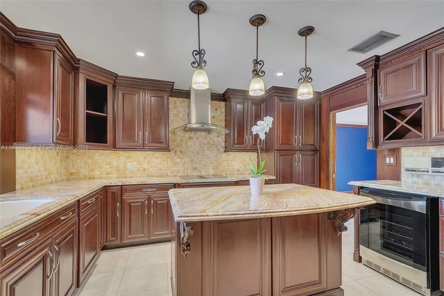 4 of 46 - 9620 E Calusa Club Dr, Miami, FL