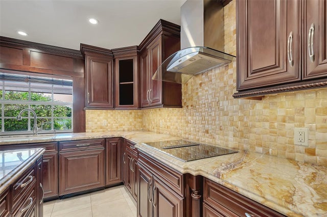 5 of 46 - 9620 E Calusa Club Dr, Miami, FL