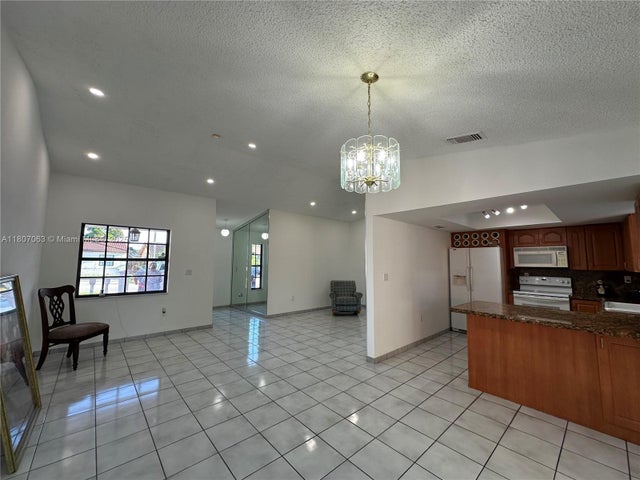 5 of 13 - 10075 Nw 129th Ter, Hialeah Gardens, FL