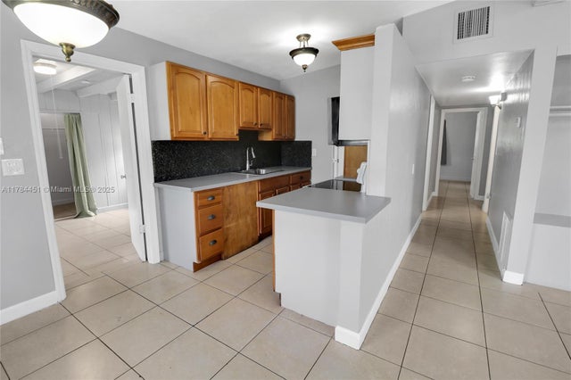4 of 26 - 272 Nw 30th Ter, Fort Lauderdale, FL