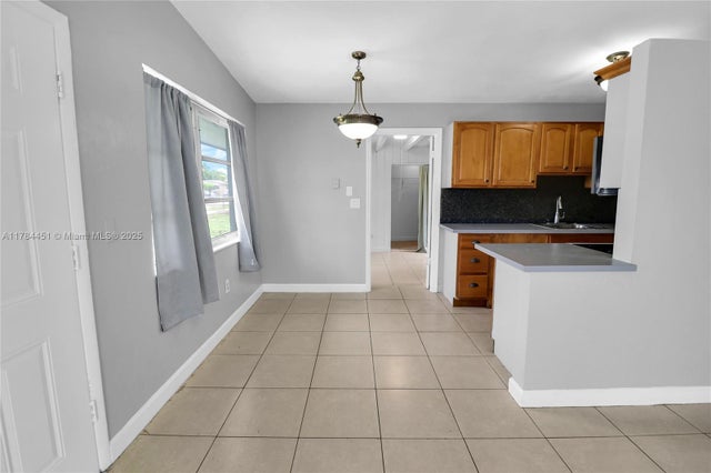5 of 26 - 272 Nw 30th Ter, Fort Lauderdale, FL