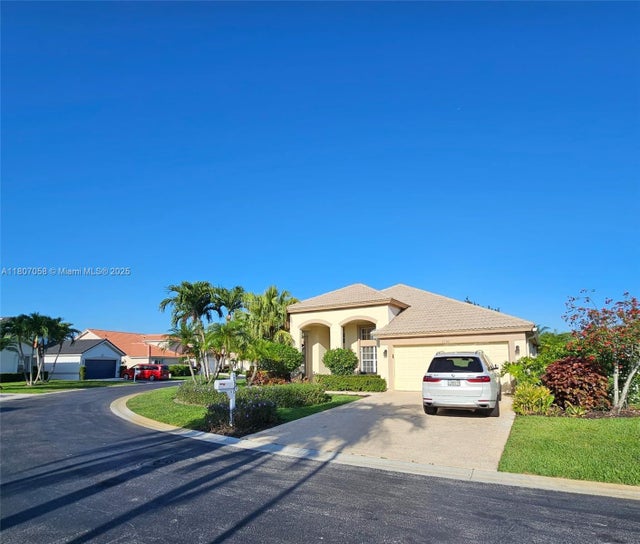 1 of 33 - 2540 Egret Lake Dr, Green Acres, FL