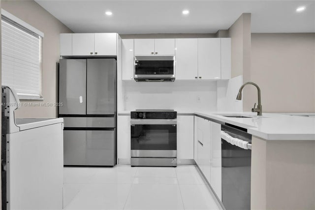 5 of 27 - 100 Ashbury Rd 103, Hollywood, FL