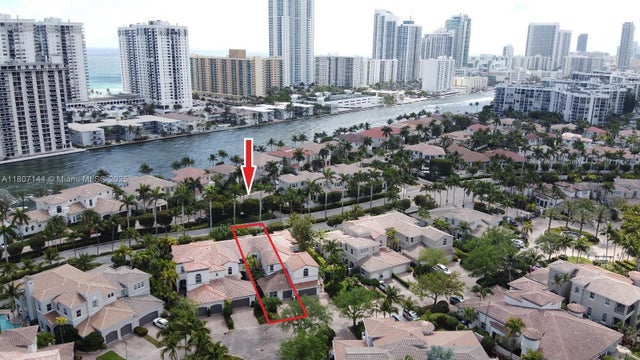 2 of 39 - 826 E Spinnaker Dr E, Hollywood, FL