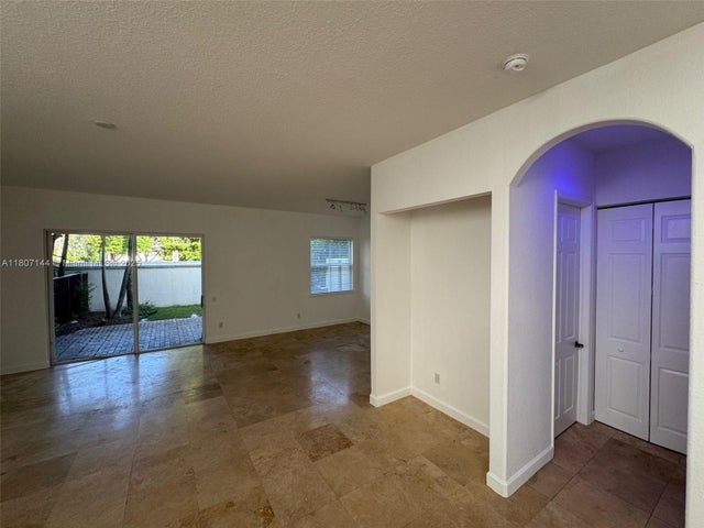 5 of 39 - 826 E Spinnaker Dr E, Hollywood, FL