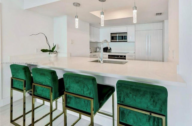 5 of 47 - 1800 N Bayshore Dr 3707, Miami, FL
