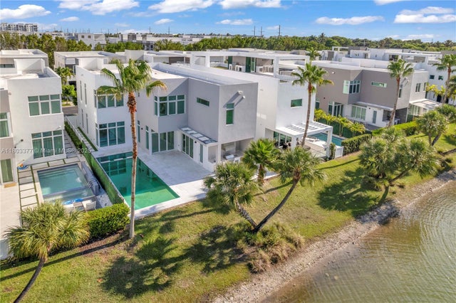4 of 43 - 10553 Nw 67th Ter, Doral, FL