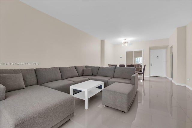 1 of 35 - 4400 Hillcrest Dr 107a, Hollywood, FL