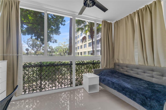 4 of 35 - 4400 Hillcrest Dr 107a, Hollywood, FL