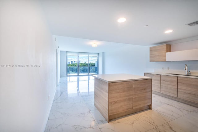 2 of 37 - 16385 Biscayne Blvd 417, North Miami Beach, FL