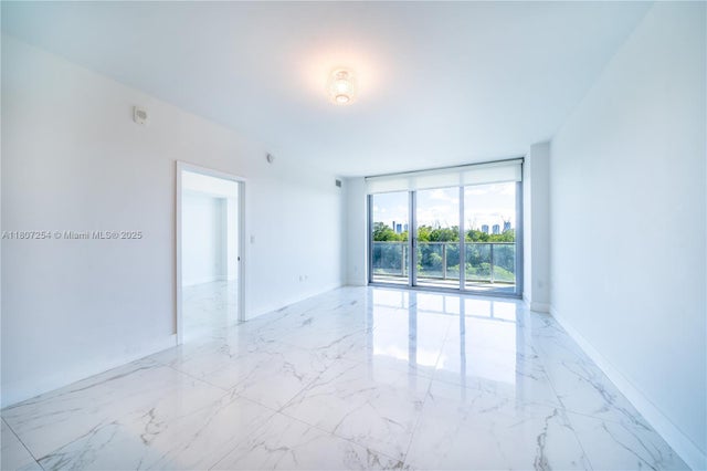 4 of 37 - 16385 Biscayne Blvd 417, North Miami Beach, FL