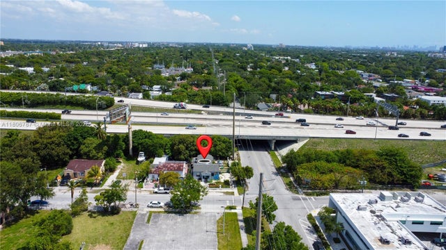4 of 16 - 301 Nw 37th St, Miami, FL